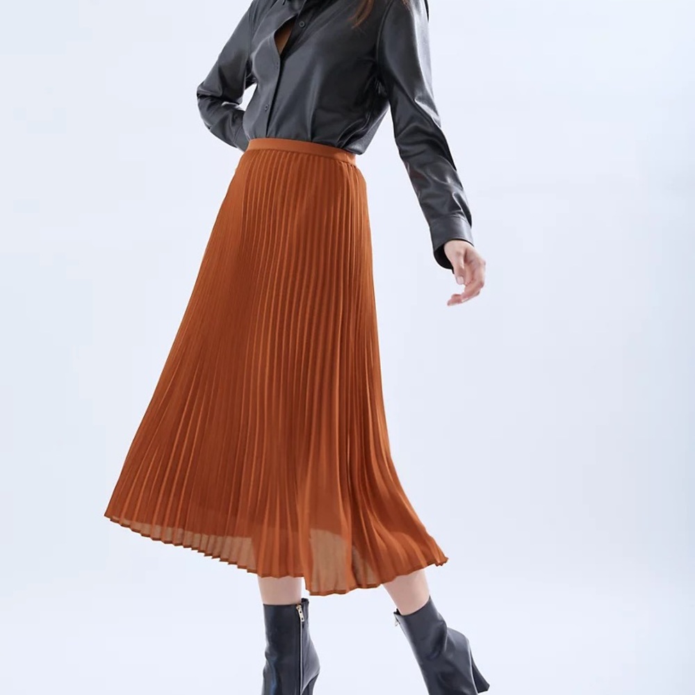 Aritzia Babaton Jude skirt